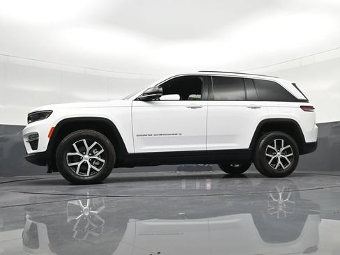 Used 2024 Jeep Grand Cherokee Limited w/ Luxury Tech Group II RWD image 26