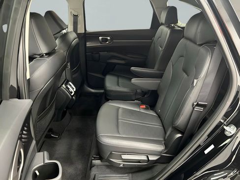 Used 2025 Kia Sorento EX FWD image 10
