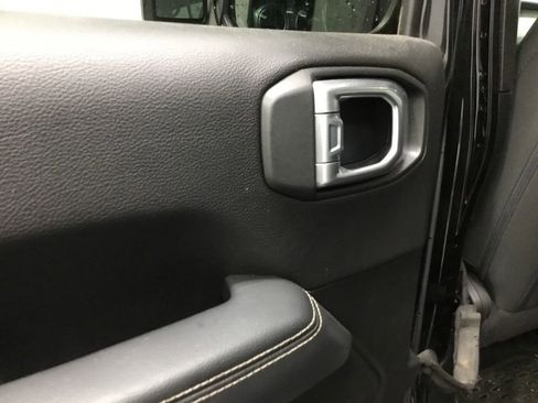 Used 2019 Jeep Wrangler Unlimited Sahara AWD/4WD image 14