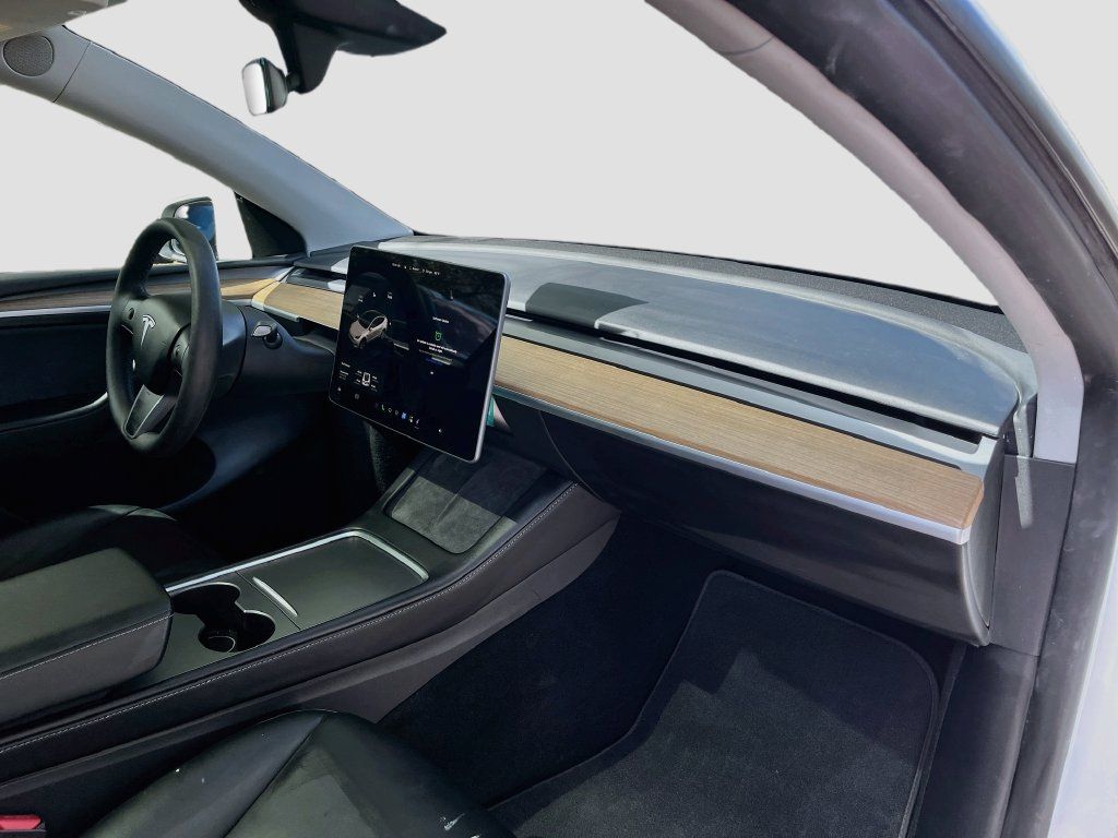 Used 2024 Tesla Model Y Long Range AWD/4WD image 28
