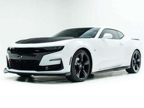 Used 2019 Chevrolet Camaro SS RWD image 8