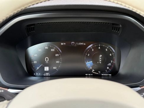 Used 2021 Volvo XC60 T5 Momentum w/ Premium Package AWD/4WD image 30