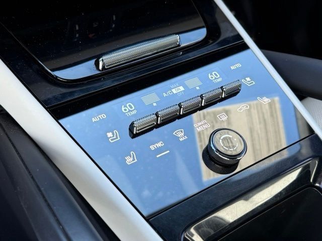 Used 2024 Porsche Cayenne AWD/4WD image 16