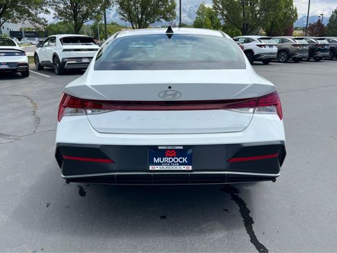 New 2026 Hyundai Elantra Limited FWD image 9