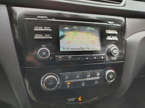 Used 2016 Nissan Rogue S image 10