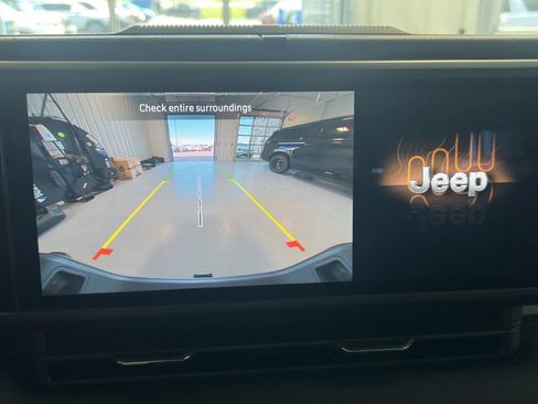 Used 2025 Jeep Gladiator Sport AWD/4WD image 39