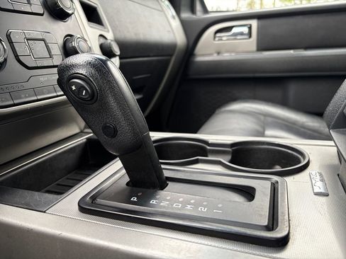 Used 2015 Ford Expedition XLT w/ Equipment Group 201A image 31