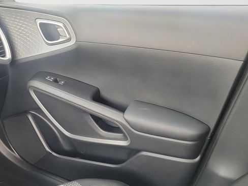 Used 2020 Kia Soul LX FWD image 13