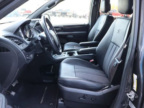 Used 2015 Chrysler Town & Country S w/ Driver Convenience Group FWD image 5
