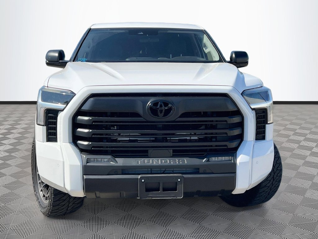 Used 2022 Toyota Tundra SR5 w/ SR5 Convenience Package AWD/4WD image 2