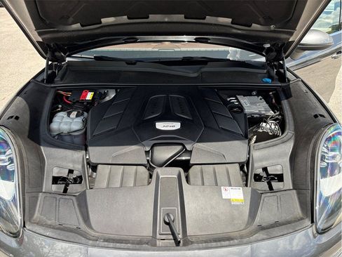 Used 2022 Porsche Cayenne AWD/4WD image 57