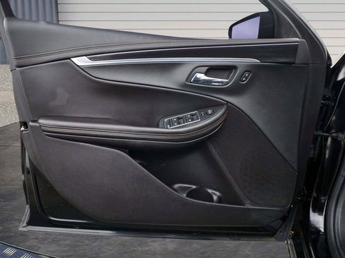 Used 2017 Chevrolet Impala LT FWD image 12