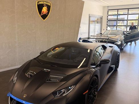 Used 2024 Lamborghini Huracan STO RWD image 36