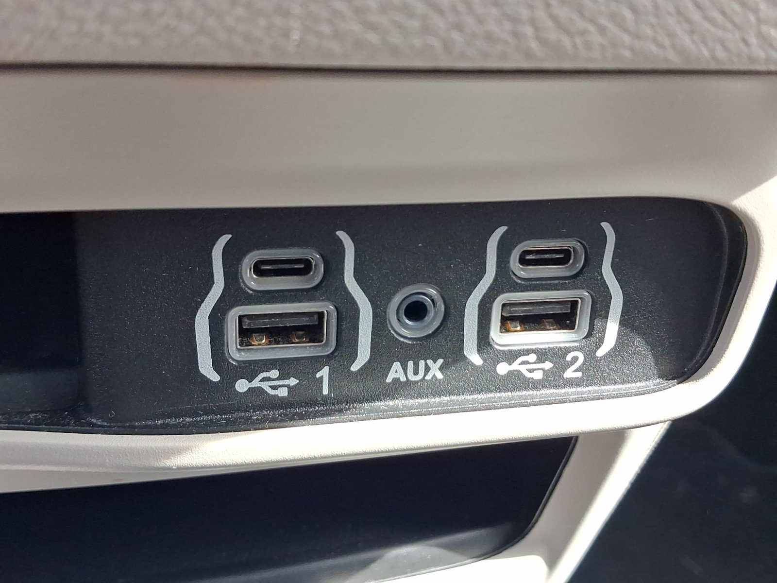 Used 2024 Chrysler Pacifica Touring-L FWD image 26