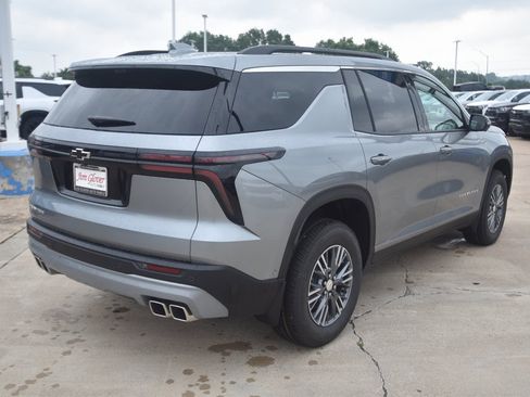 New 2026 Chevrolet Traverse LT w/ Enhanced Driving Package image 4