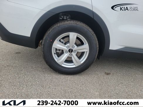 New 2026 Kia Sorento LX FWD image 9