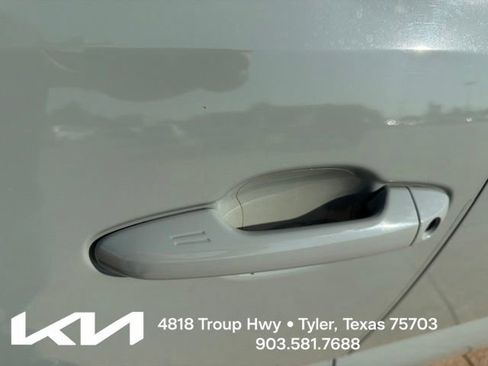Used 2022 Toyota Tacoma TRD Off-Road AWD/4WD image 6