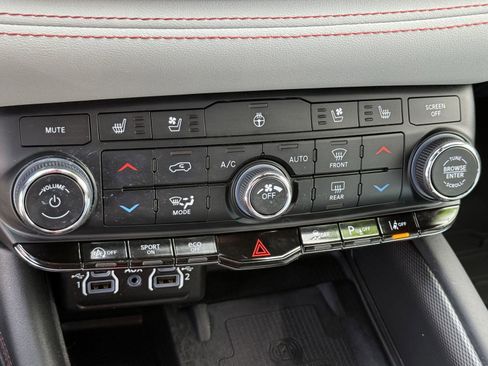 Used 2024 Dodge Durango GT AWD/4WD image 24
