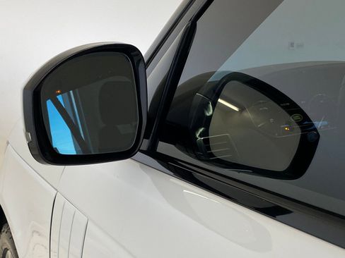 Used 2014 Land Rover Range Rover HSE image 24