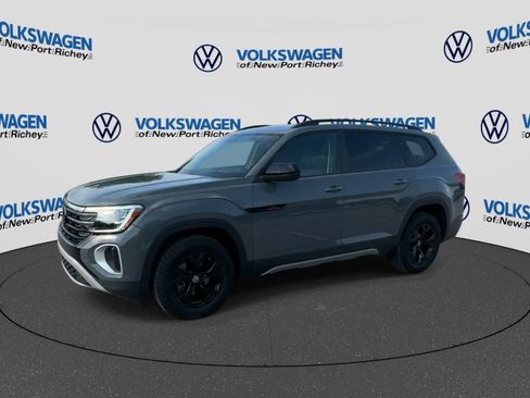 Used 2024 Volkswagen Atlas Peak Edition SEL AWD/4WD image 4