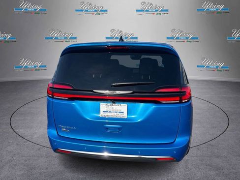 New 2026 Chrysler Pacifica Select image 4