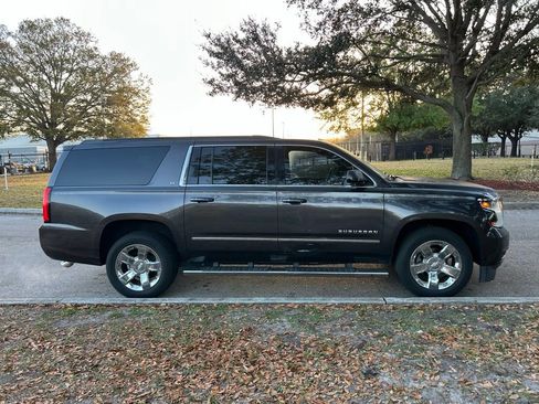 Used 2017 Chevrolet Suburban LT w/ LT Signature Package image 6