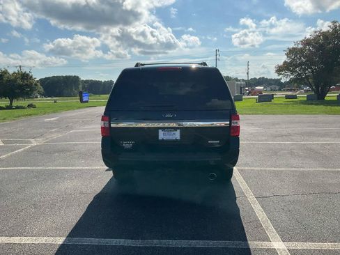 Used 2017 Ford Expedition Limited w/ Equipment Group 301A AWD/4WD image 9