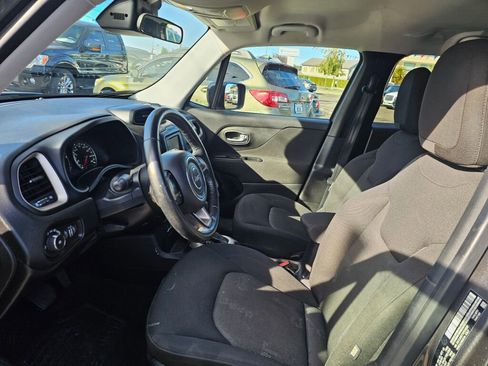 Used 2016 Jeep Renegade Latitude w/ Cold Weather Group image 25