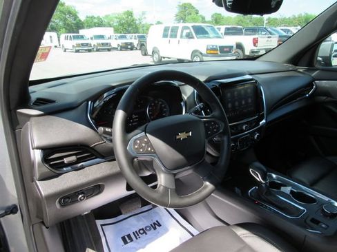 Certified 2023 Chevrolet Traverse LT w/ LT Premium Package AWD/4WD image 13