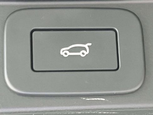 Used 2025 Land Rover Range Rover SE AWD/4WD image 19