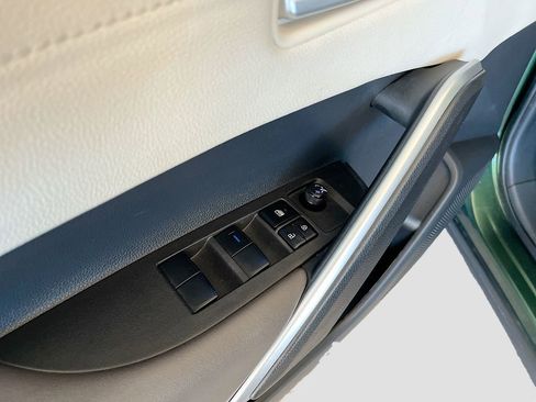 Used 2022 Toyota Corolla Cross XLE w/ Convenience Package image 18