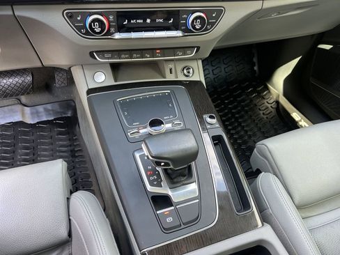 Used 2019 Audi Q5 Prestige w/ Prestige Package AWD/4WD image 18