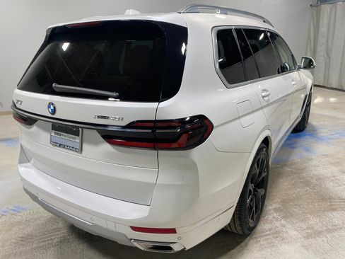 Used 2026 BMW X7 xDrive40i w/ Premium Package image 9