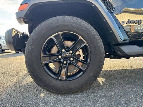 Used 2022 Jeep Wrangler Unlimited Sahara AWD/4WD image 29