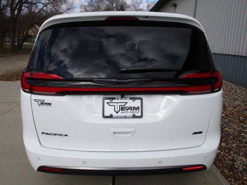 New 2026 Chrysler Pacifica Select image 6