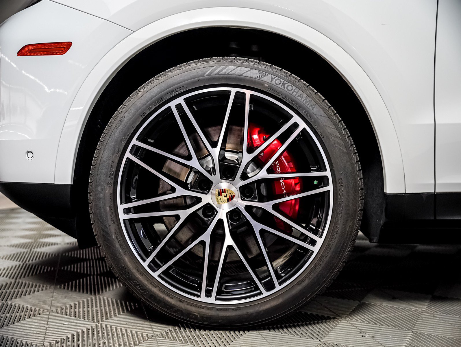 Certified 2024 Porsche Cayenne S w/ Premium Package Plus (PP1) AWD/4WD image 14