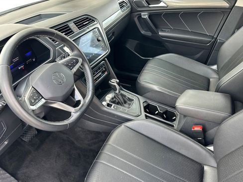 Certified 2023 Volkswagen Tiguan SE w/ Panoramic Sunroof Package image 10