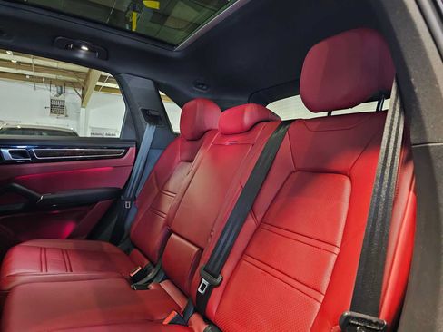 Used 2019 Porsche Cayenne AWD/4WD image 18