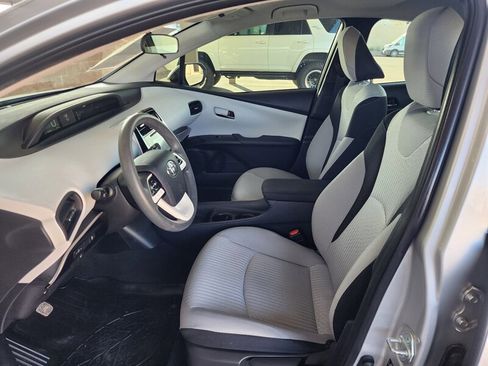 Used 2017 Toyota Prius Two FWD image 22