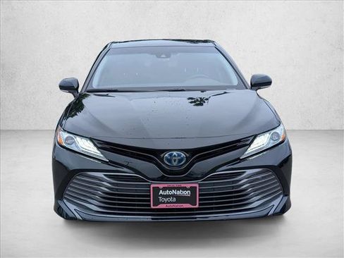 Used 2020 Toyota Camry XLE FWD image 2