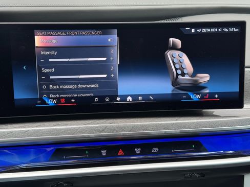 Used 2023 BMW i7 xDrive60 AWD/4WD image 32