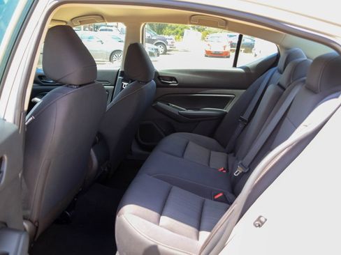 Used 2024 Nissan Altima 2.5 S FWD image 9