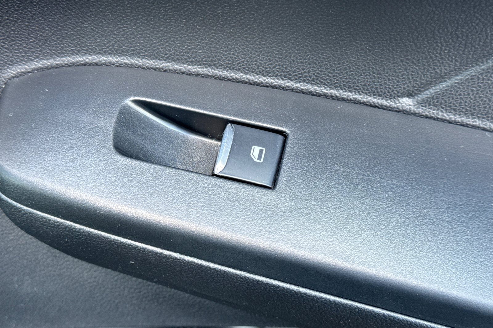 Used 2025 Ford Escape ST-Line FWD image 21