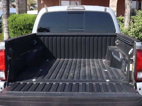 Used 2019 Toyota Tacoma TRD Sport image 8