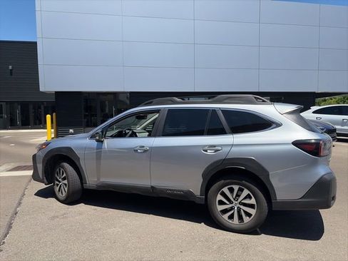 Used 2024 Subaru Outback Premium AWD/4WD image 8
