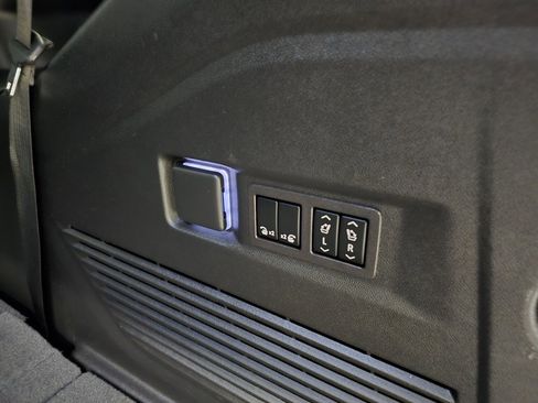 Used 2023 Chevrolet Tahoe High Country image 46