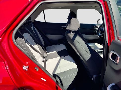 Used 2025 Hyundai Venue SEL image 26