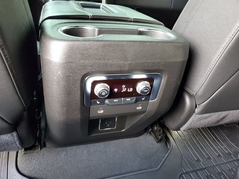 Used 2024 GMC Yukon SLT w/ SLT Luxury Package RWD image 15