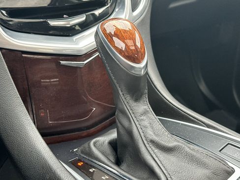 Used 2014 Cadillac SRX Luxury image 21