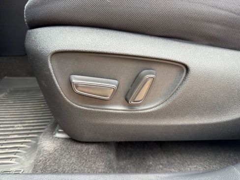 Used 2023 Toyota Highlander LE FWD image 21